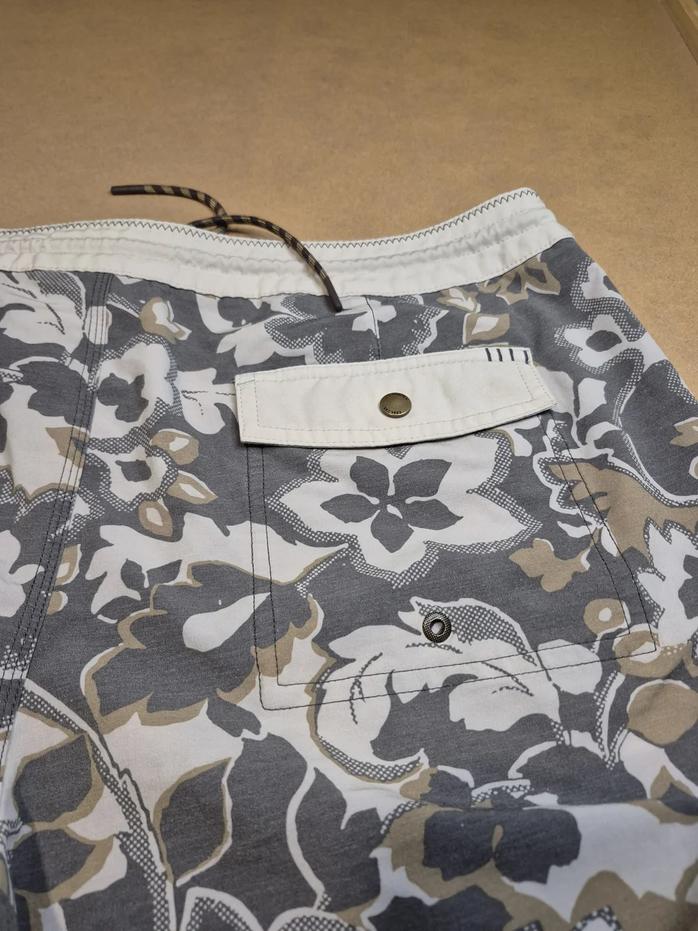 O'Neill Drab Tan Floral Men’s Swim Board Shorts 4379/5